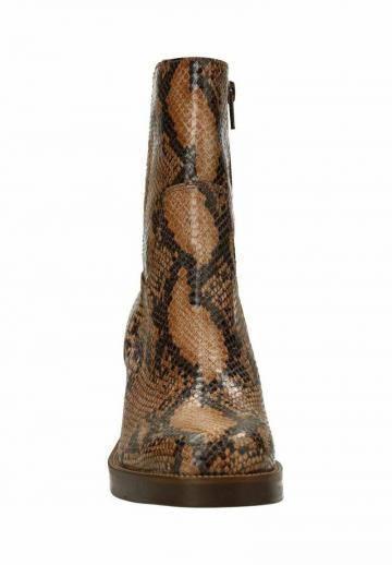 Полусапожки на высоком каблуке