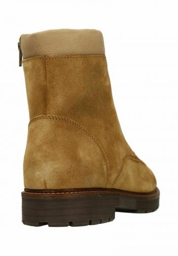 Ботинки на шнуровке