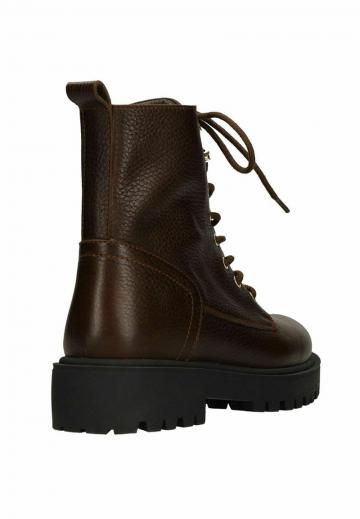 Ботинки на шнуровке