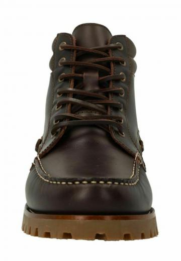 Ботинки на шнуровке