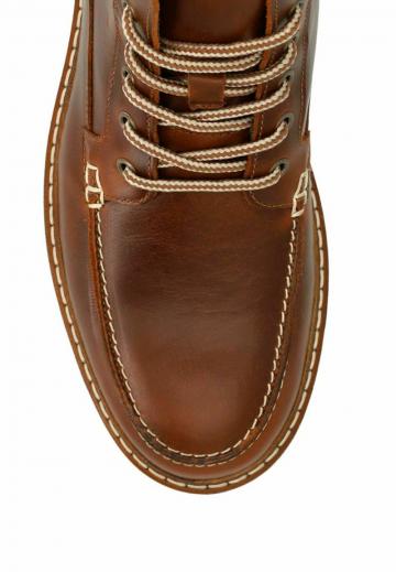 Ботинки на шнуровке