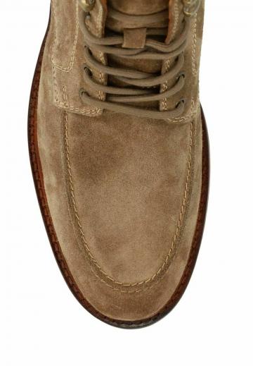Ботинки на шнуровке