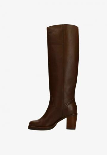 Высокие сапоги