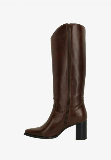 Высокие сапоги