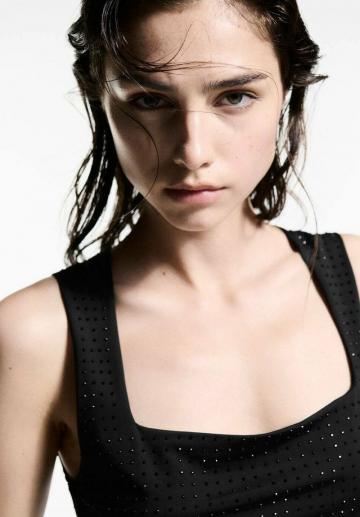 Блузка без рукавов