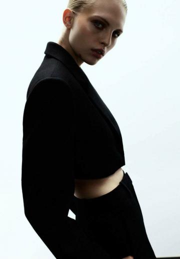 Короткий блейзер