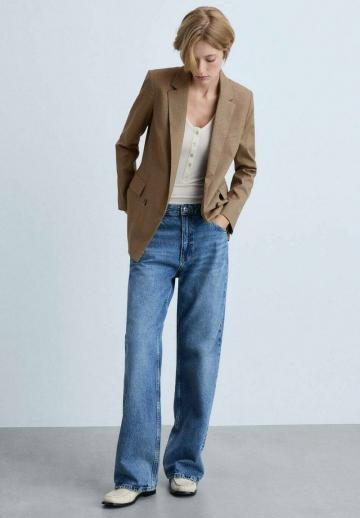 Блейзер с накладными карманами