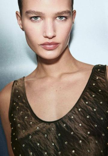 Блузка без рукавов