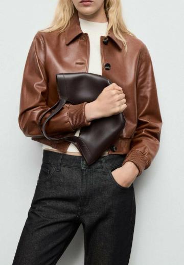 Клешеные джинсы