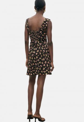 Короткое платье