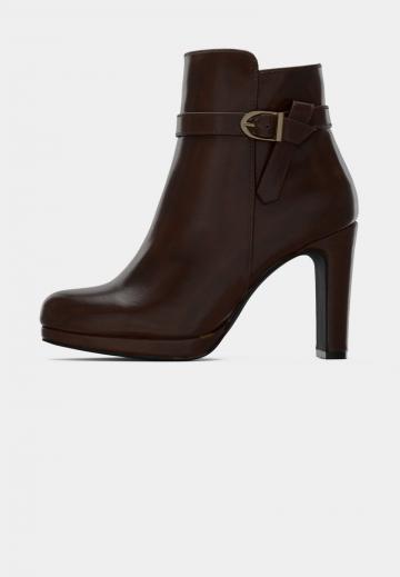 Полусапожки на высоком каблуке