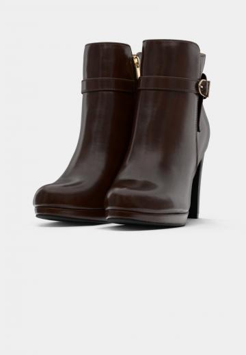 Полусапожки на высоком каблуке