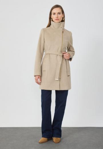 Короткое пальто