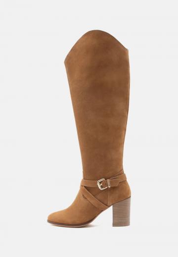 Высокие сапоги