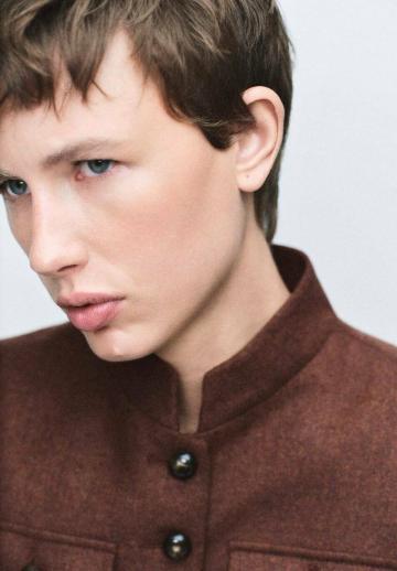 Блейзер с накладными карманами