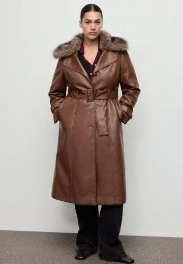 Пальто из искусственной кожи