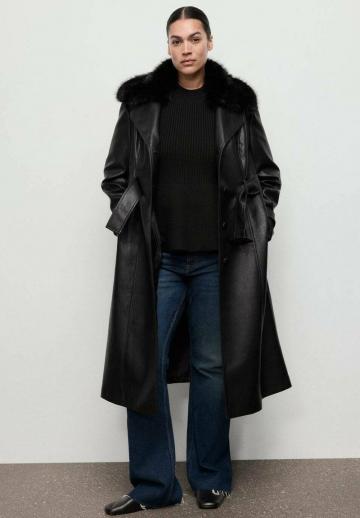 Пальто из искусственной кожи