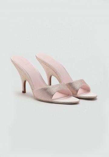 Босоножки на каблуке