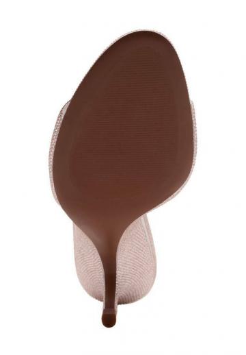 Босоножки на каблуке