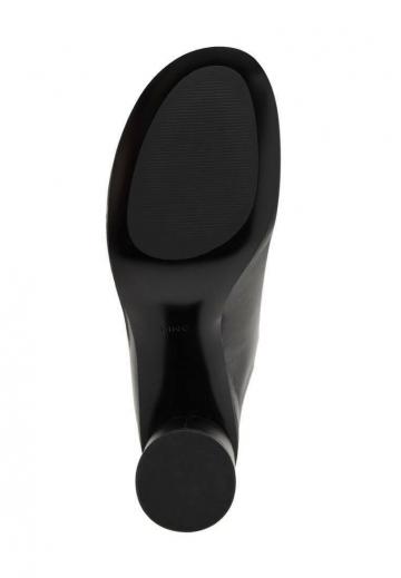 Босоножки на каблуке