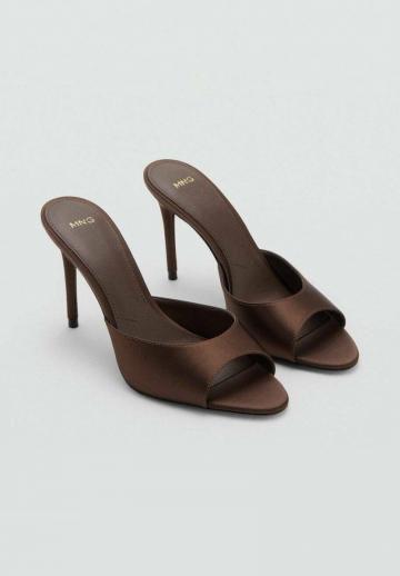 Босоножки на каблуке