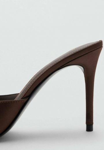 Босоножки на каблуке