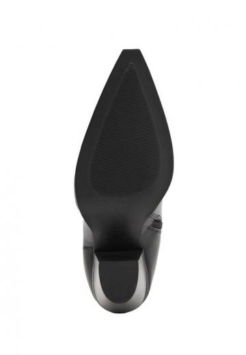 Полусапожки на высоком каблуке