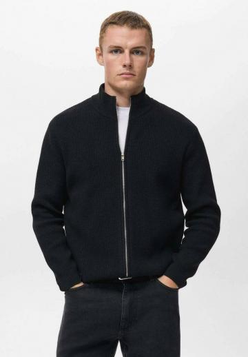 Вязаная кофта