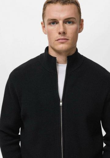 Вязаная кофта