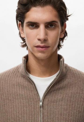 Вязаная кофта