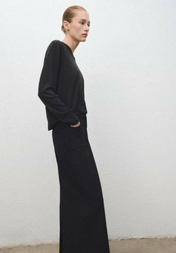 Пуловер с вырезом V