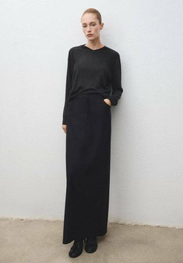 Пуловер с вырезом V