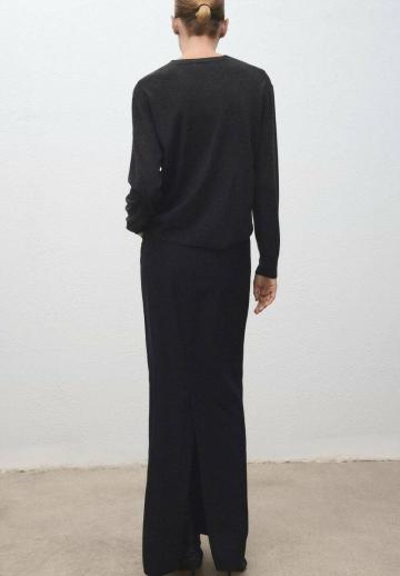 Пуловер с вырезом V