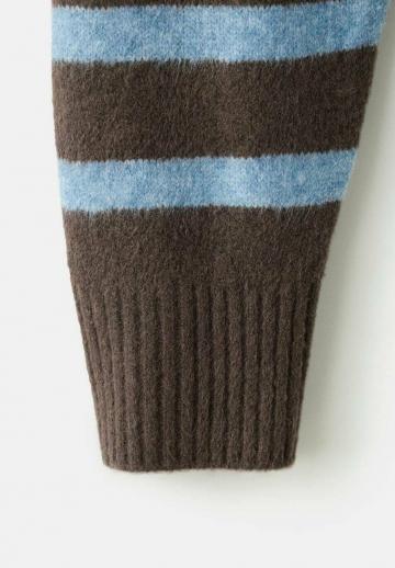 Пуловер в полоску