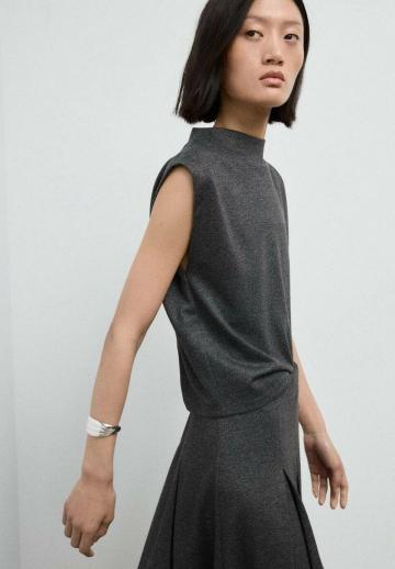 Пуловер без рукавов