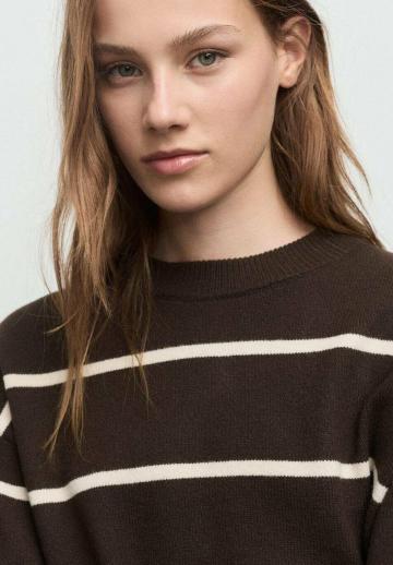 Пуловер в полоску