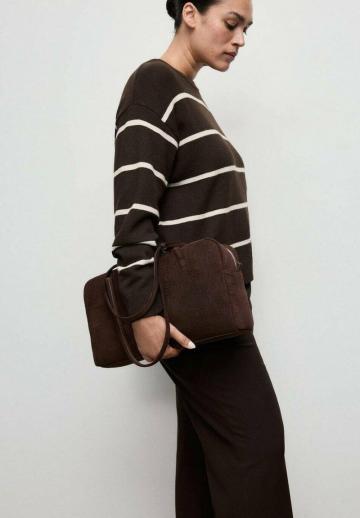 Пуловер в полоску