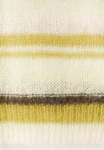 Пуловер в полоску