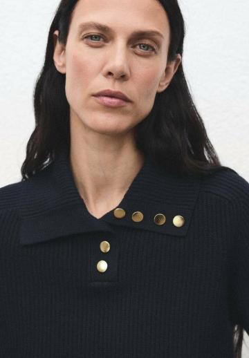 Пуловер с воротником поло