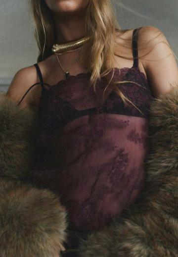 Топ на бретельках