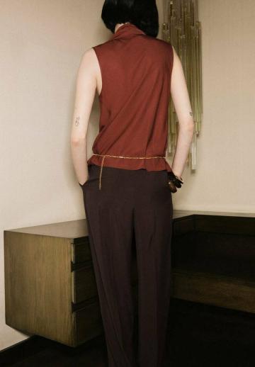 Блузка без рукавов