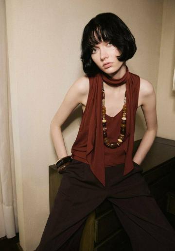 Блузка без рукавов