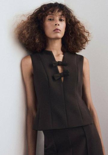 Блузка без рукавов