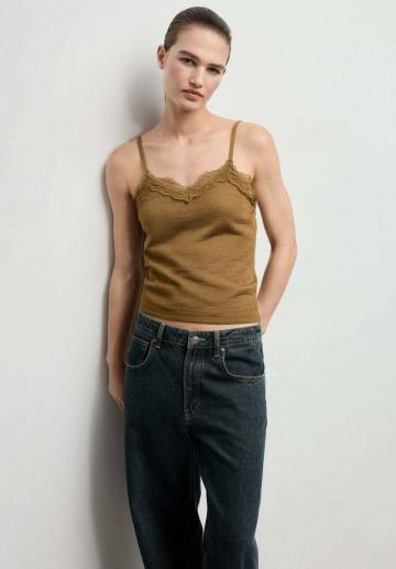 Топ на бретельках