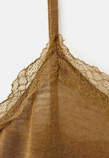 Топ на бретельках