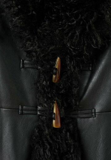 Пальто из искусственной кожи