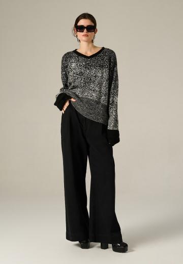 Пуловер с вырезом V