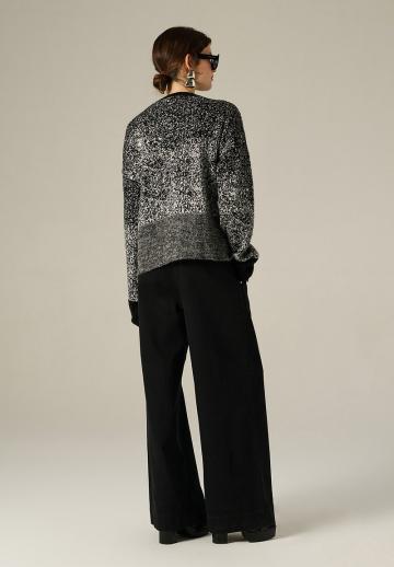 Пуловер с вырезом V