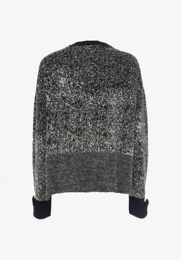 Пуловер с вырезом V