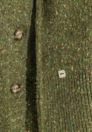 Пуловер с вырезом V